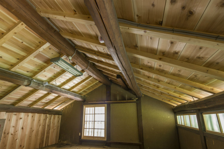 ●江戸時代に建てられた門屋をできるだけ生かした屋根・建具のリフォーム（奈良県生駒市）